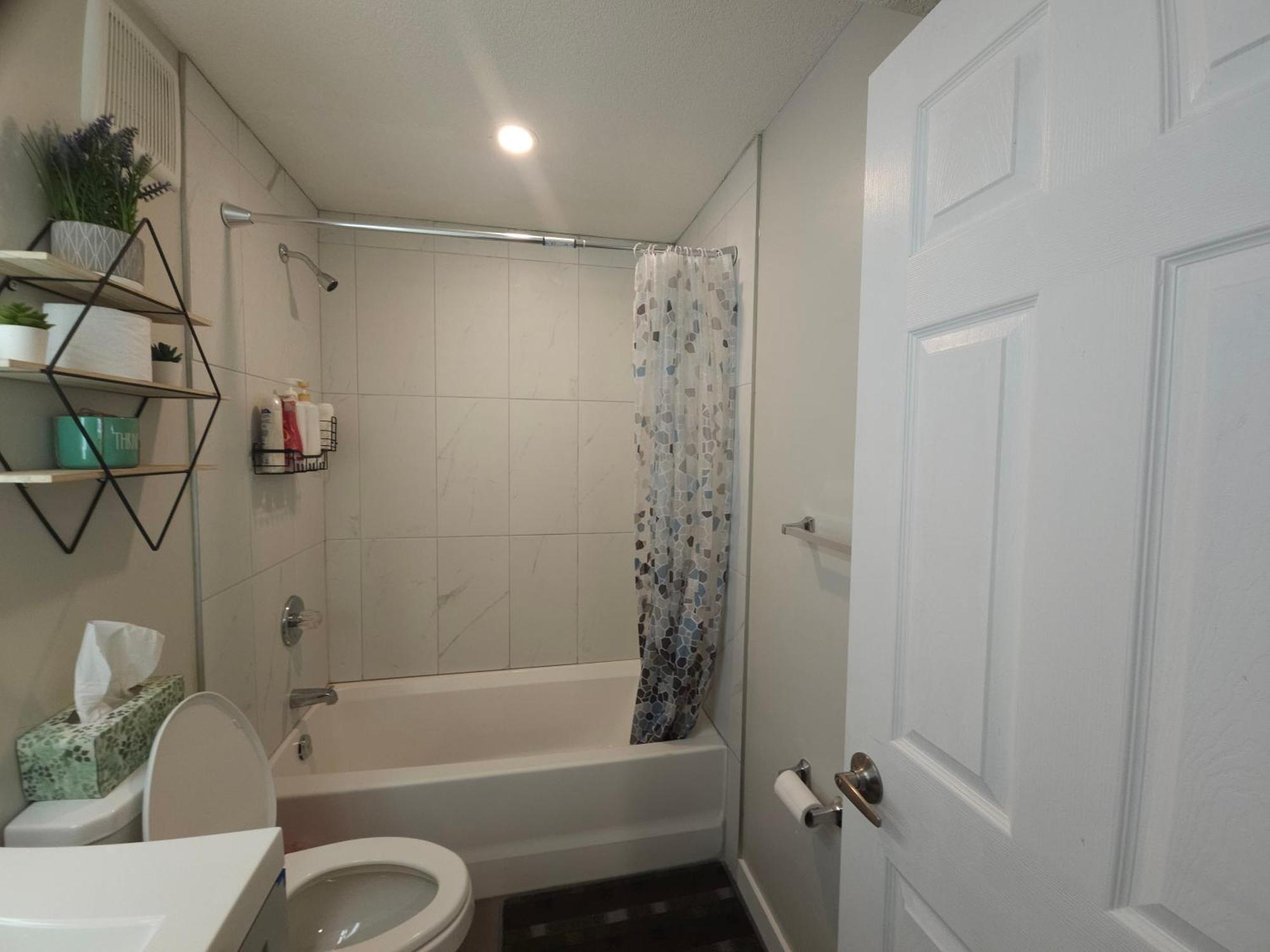 Cozy 2 Bedroom Suite, Queen Beds, Near The Airport Edmonton Exterior photo